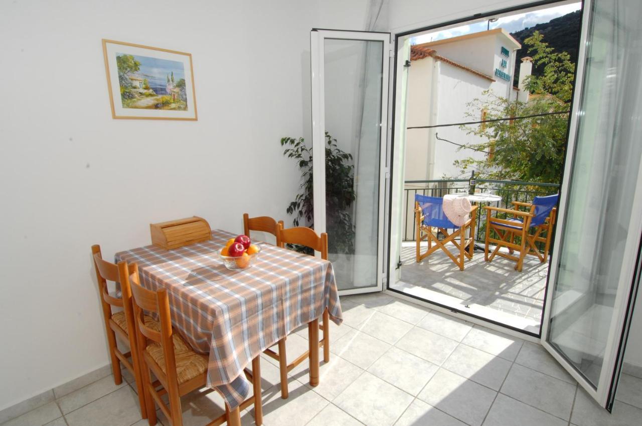 Alexis Studios And Apartments Agia Efimia Exteriör bild